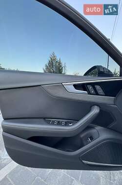 Седан Audi A4 2020 в 