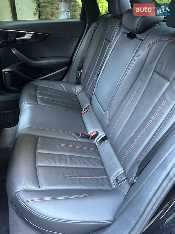 Седан Audi A4 2018 в Киеве