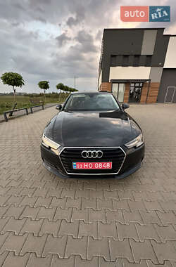 Седан Audi A4 2019 в 