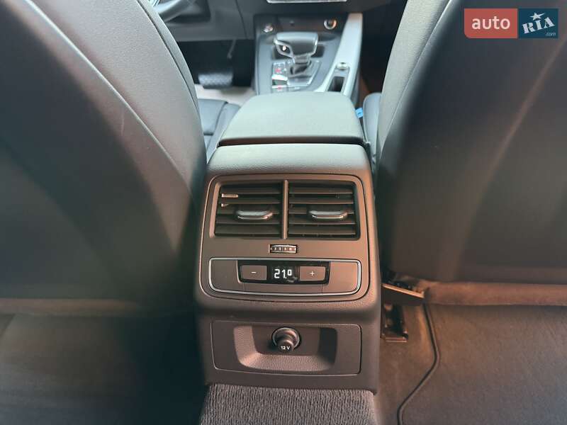 Универсал Audi A4 2020 в Киеве