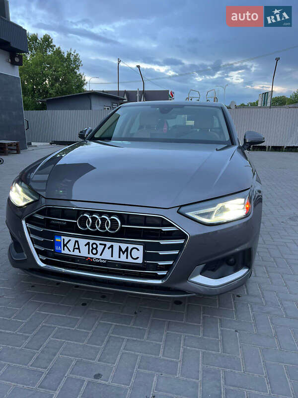 Седан Audi A4 2021 в 