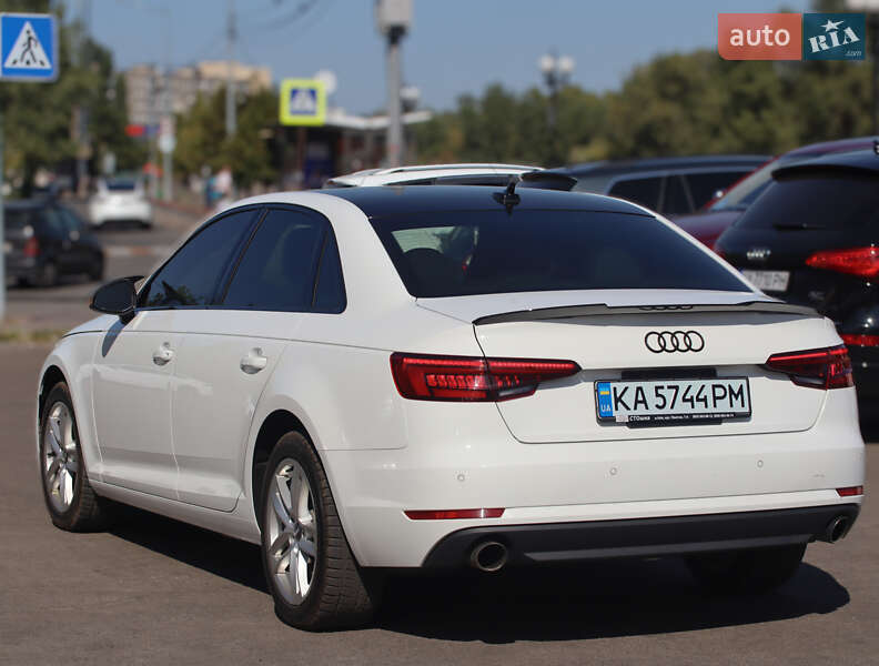 Седан Audi A4 2016 в Киеве