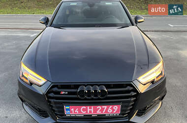Седан Audi A4 2018 в 