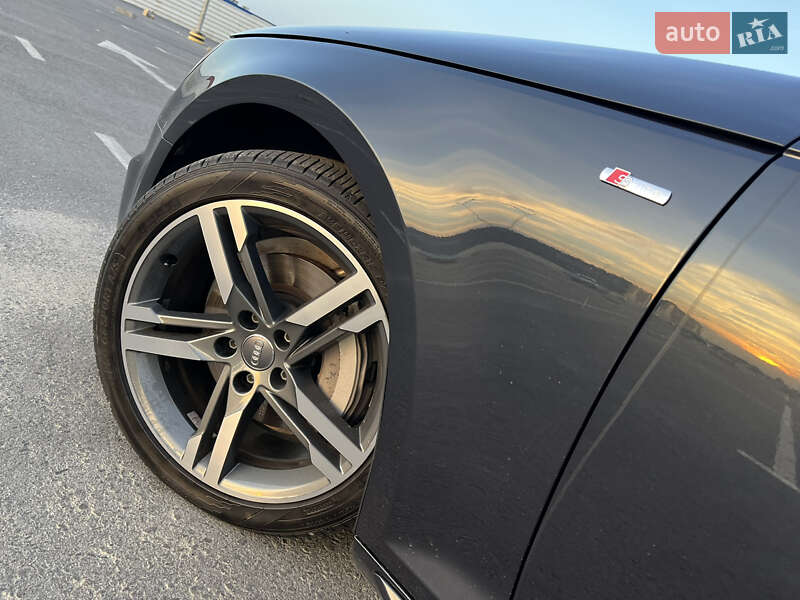 Седан Audi A4 2018 в Львові