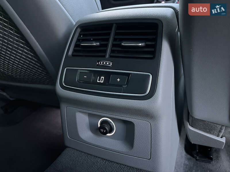 Седан Audi A4 2018 в Львові