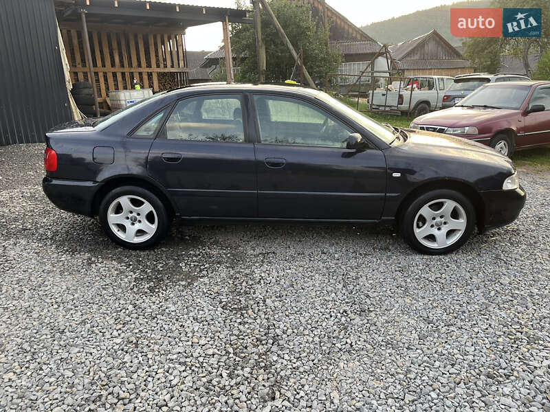 Седан Audi A4 2000 в Турке