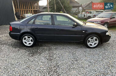 Седан Audi A4 2000 в 