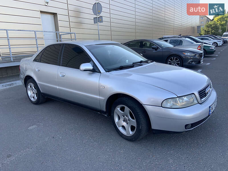 Седан Audi A4 2000 в 