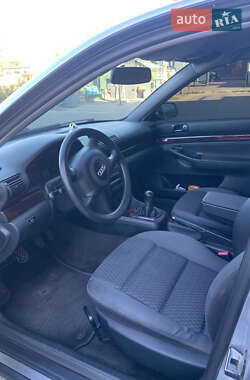Седан Audi A4 2000 в 