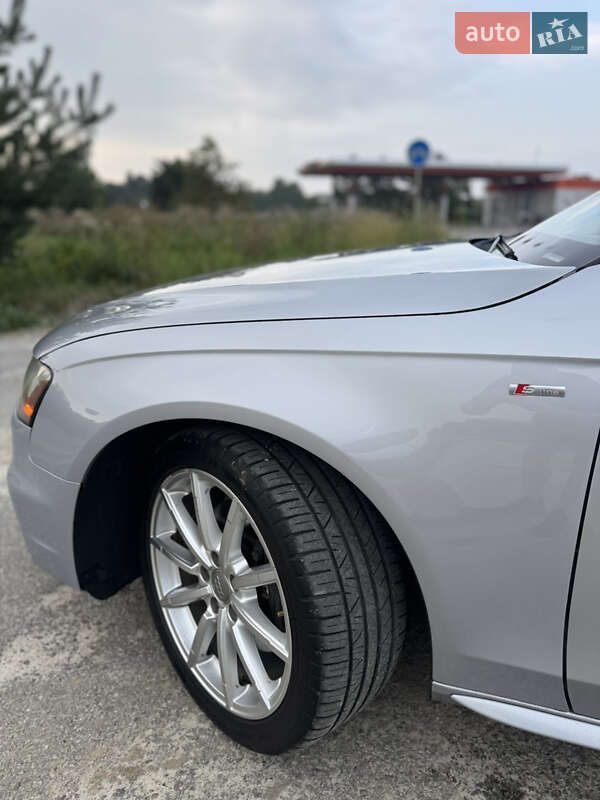 Седан Audi A4 2015 в Самборі