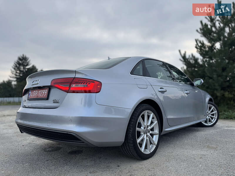 Седан Audi A4 2015 в Самборі