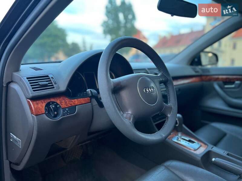 Седан Audi A4 2002 в Жовкве
