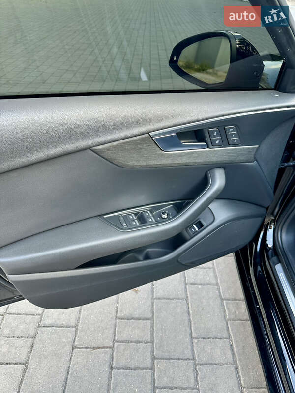 Седан Audi A4 2016 в Запорожье