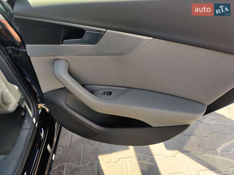 Седан Audi A4 2016 в Киеве