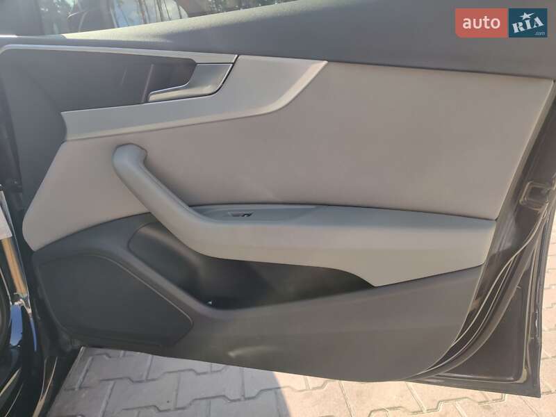 Седан Audi A4 2016 в Киеве