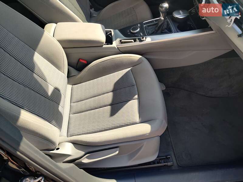 Седан Audi A4 2016 в Киеве