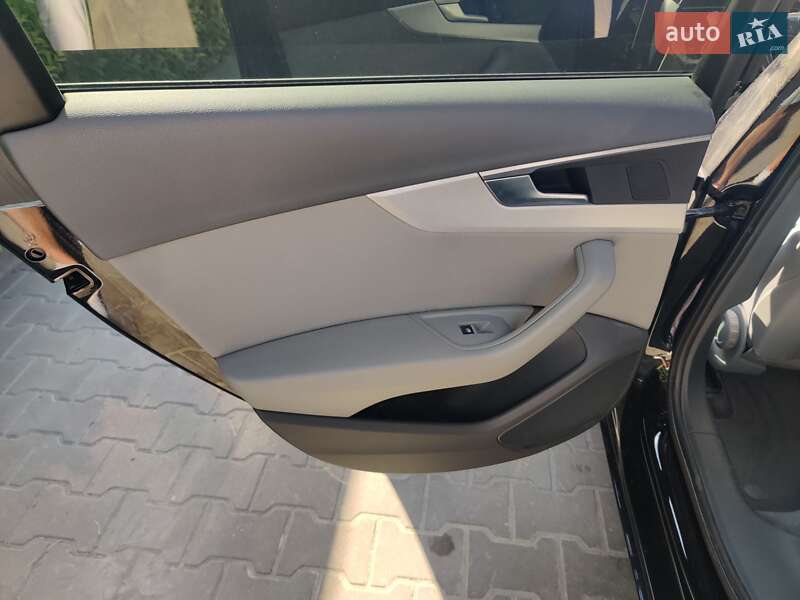 Седан Audi A4 2016 в Киеве