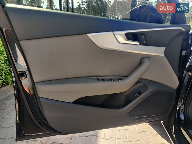 Седан Audi A4 2016 в Киеве