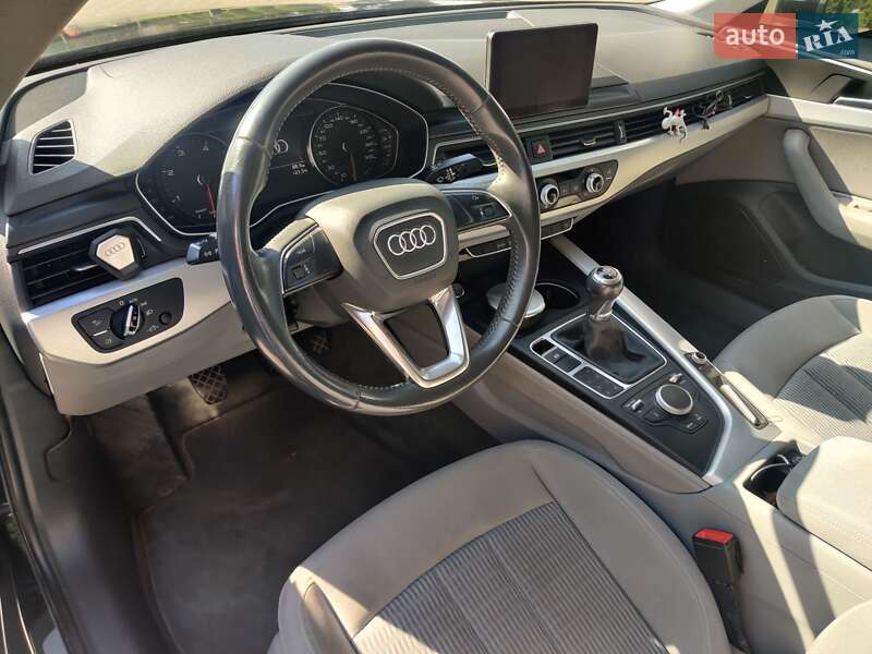 Седан Audi A4 2016 в Киеве