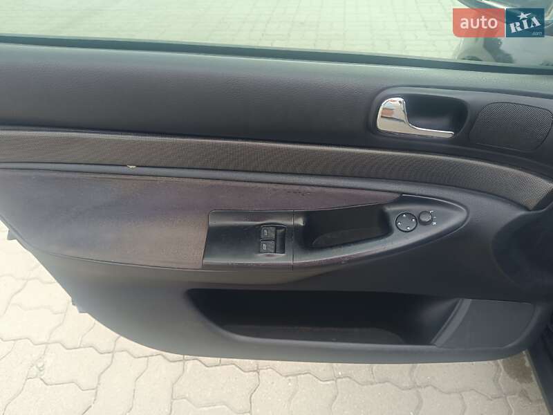 Седан Audi A4 1996 в Яворові