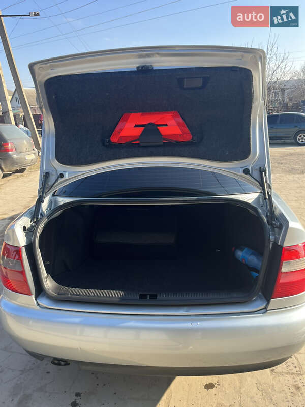Седан Audi A4 1997 в Одессе