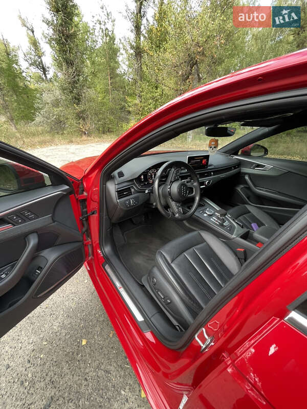 Седан Audi A4 2016 в Днепре