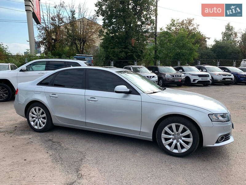 Седан Audi A4 2012 в Виннице