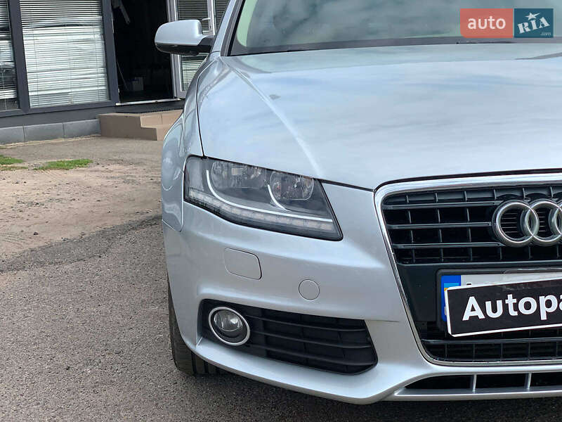 Седан Audi A4 2012 в Виннице