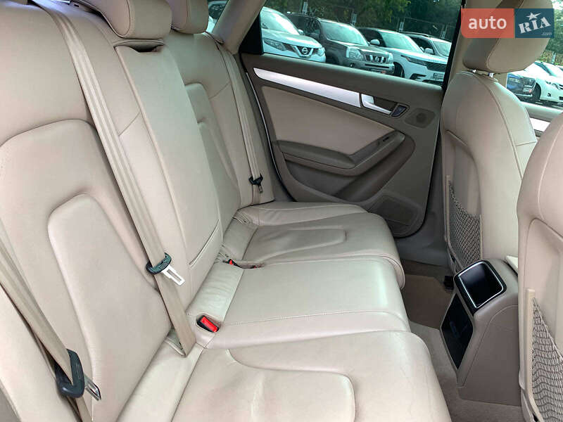 Седан Audi A4 2012 в Виннице