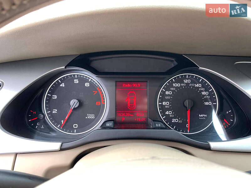 Седан Audi A4 2012 в Виннице