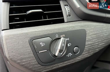 Седан Audi A4 2023 в 