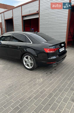 Седан Audi A4 2017 в 