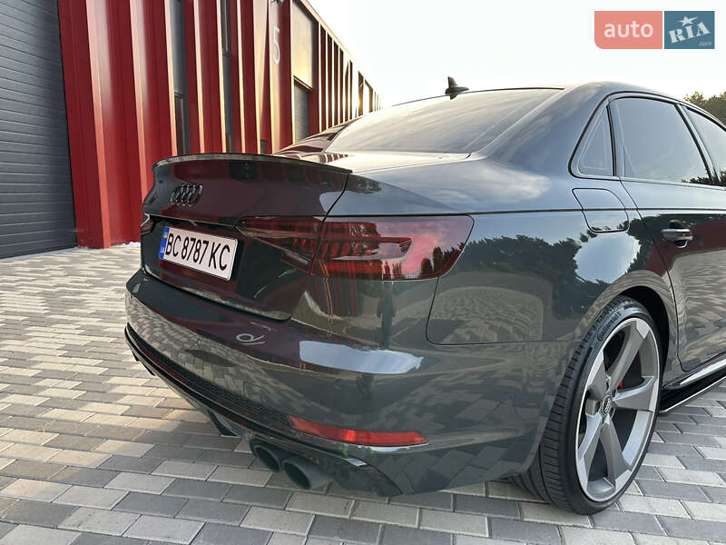Седан Audi A4 2017 в Львове