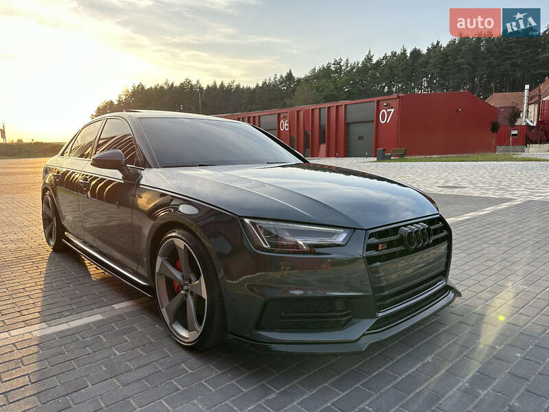 Седан Audi A4 2017 в Львове