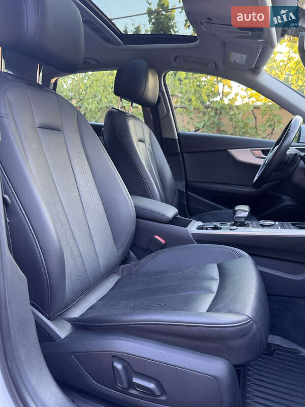 Седан Audi A4 2017 в Виноградове