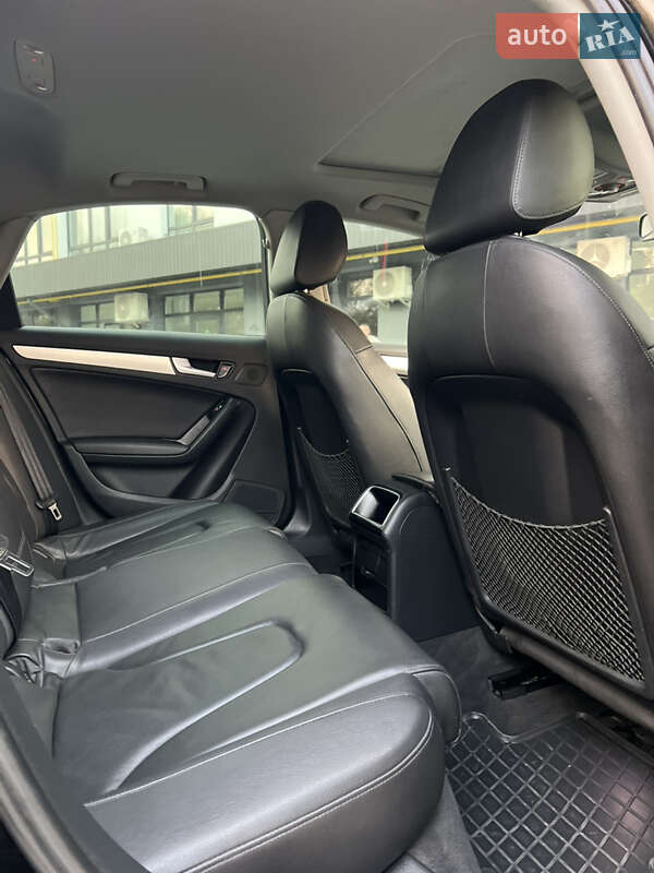 Седан Audi A4 2014 в Новояворовске