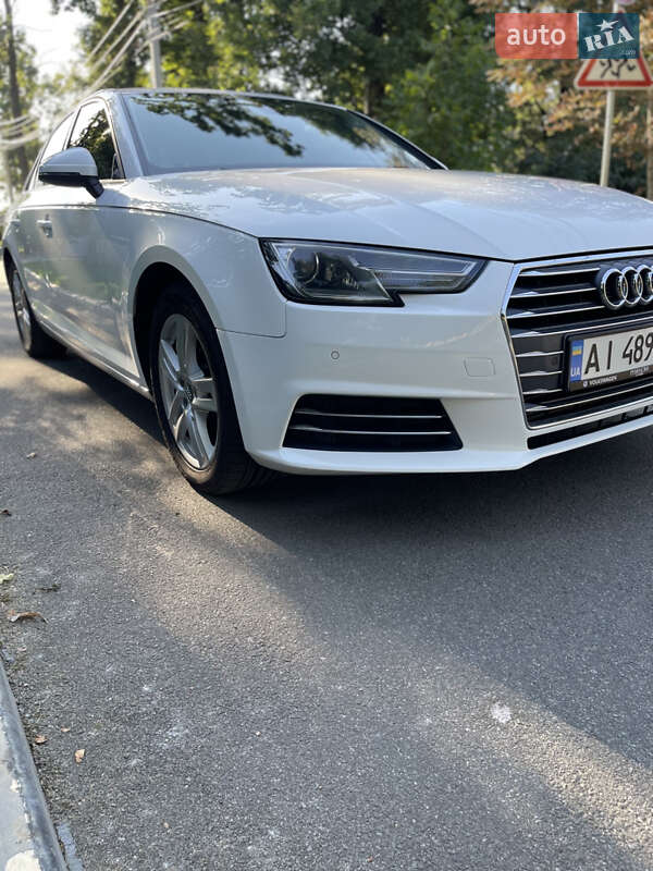 Седан Audi A4 2015 в Ірпені