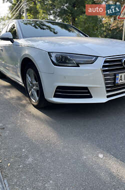 Седан Audi A4 2015 в 