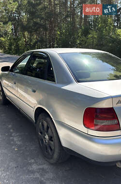 Седан Audi A4 1999 в 