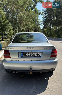 Седан Audi A4 1999 в 