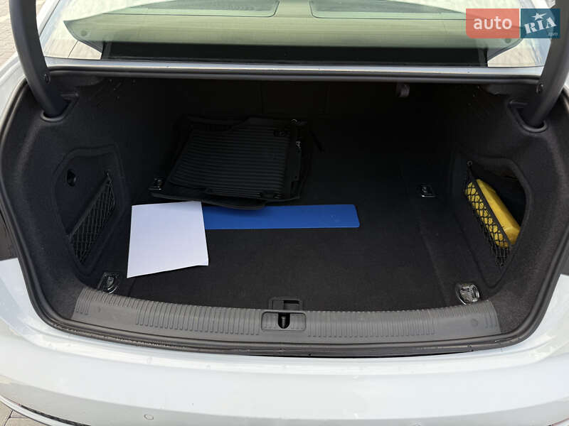 Седан Audi A4 2017 в Києві