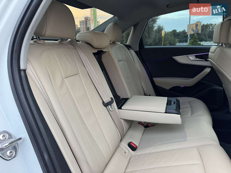 Седан Audi A4 2016 в Киеве