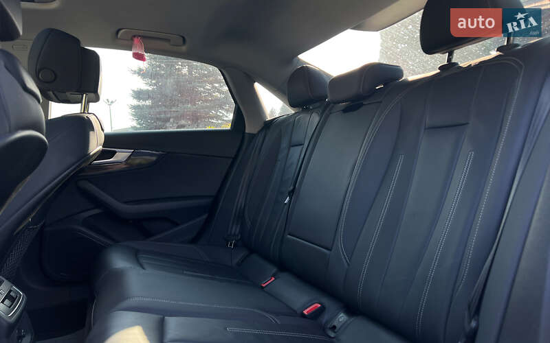 Седан Audi A4 2023 в Львове