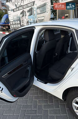 Седан Audi A4 2012 в 