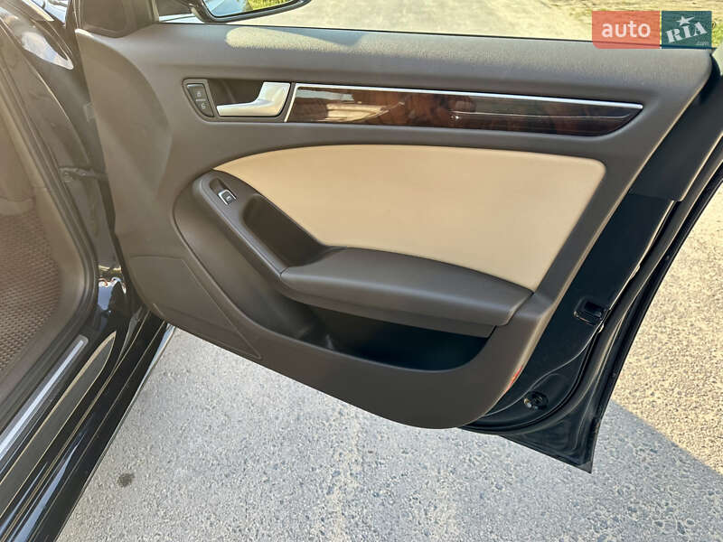 Седан Audi A4 2013 в Львове