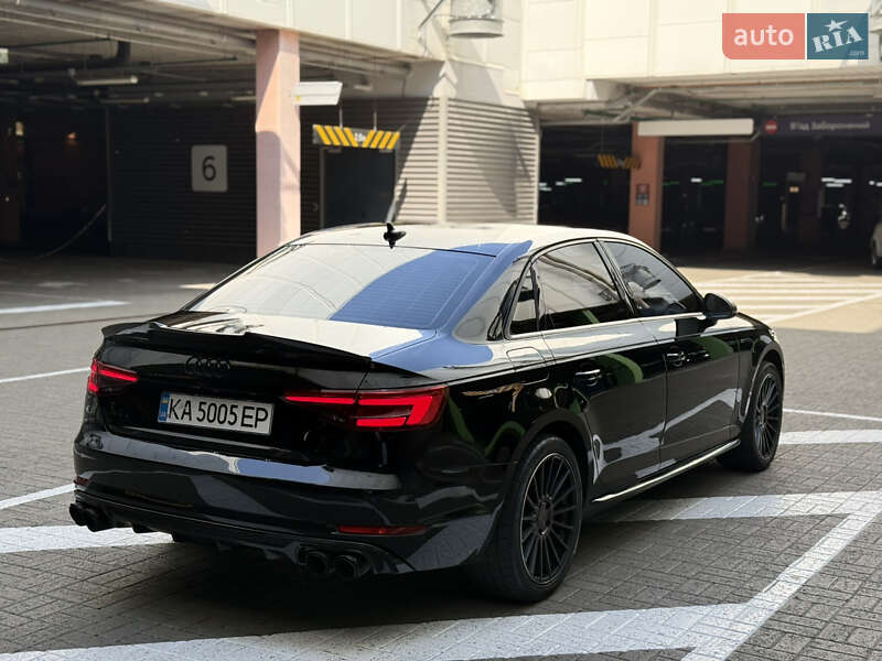 Седан Audi A4 2016 в Киеве
