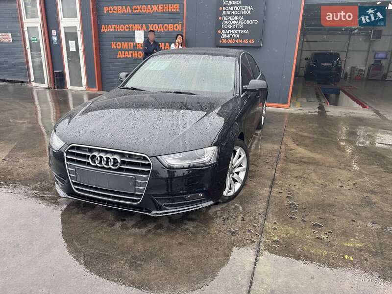 Седан Audi A4 2013 в 
