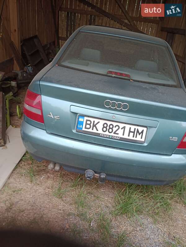 Седан Audi A4 1999 в Березному