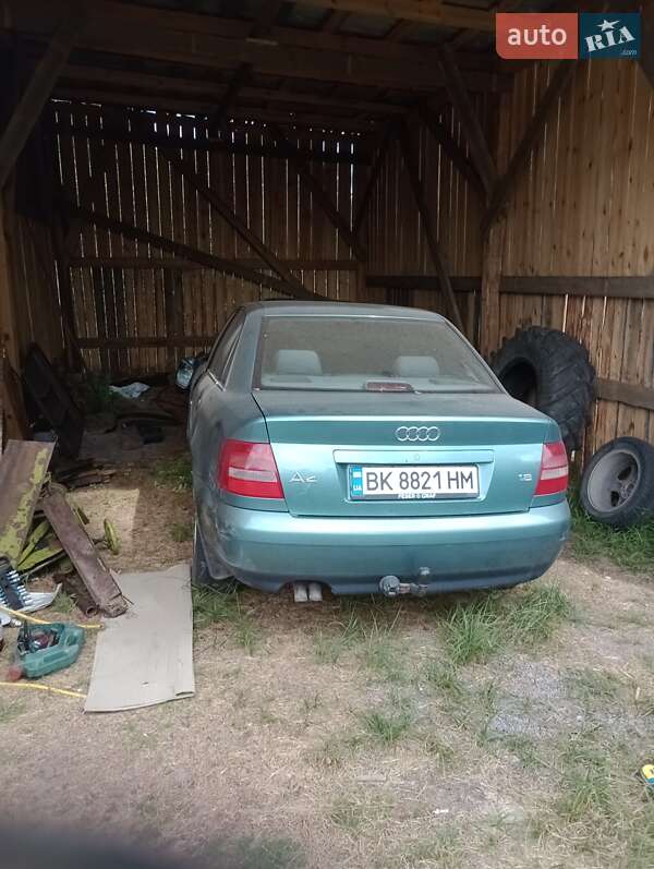 Седан Audi A4 1999 в Березному