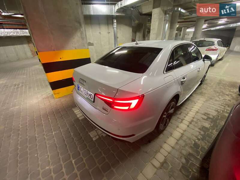 Седан Audi A4 2017 в Львове